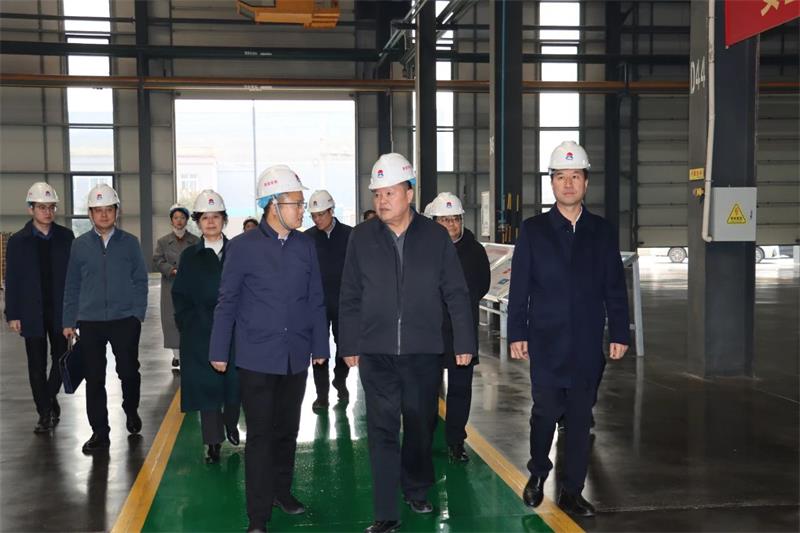 鄭州市人大常委會(huì )副主任蒿鐵群一行蒞臨義瑞新材調研指導