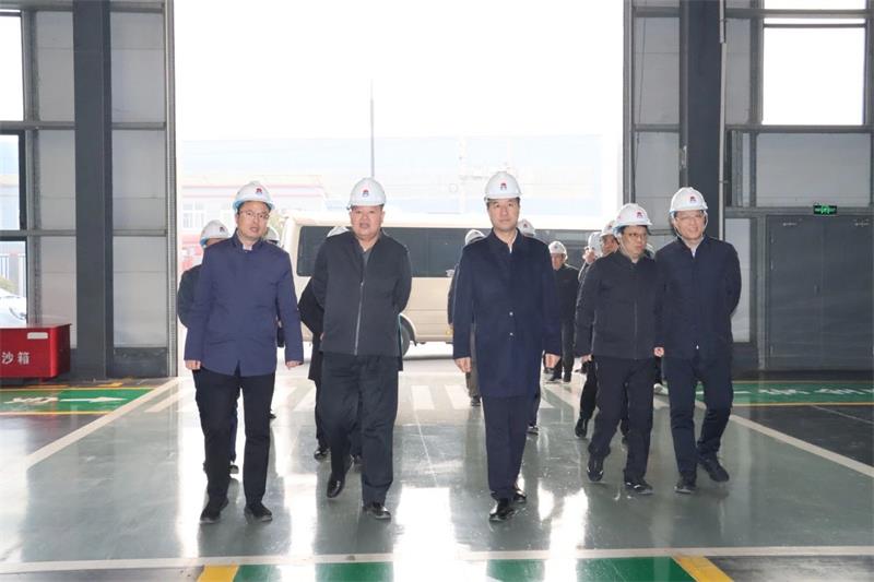 鄭州市人大常委會(huì )副主任蒿鐵群一行蒞臨義瑞新材調研指導